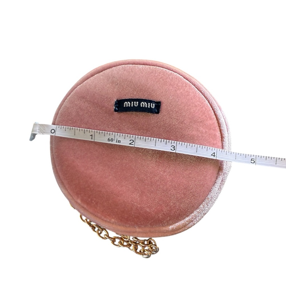 New in Box Miu Miu GWPPink Velvet Round Wristlet with Gold Chain - Picture 9 of 12